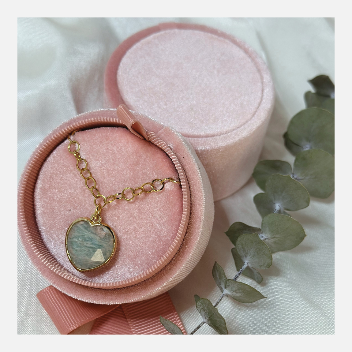 ketting 40cm met amazoniet hart en €25.95